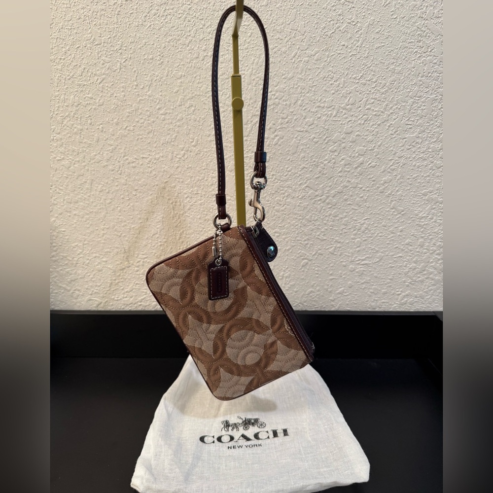 Coach Vintage Signature C Jacquard Canvas Brown Wristlet NWOT